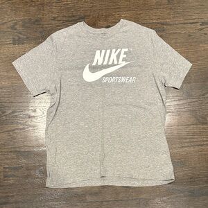 Mens Medium- Nike tee